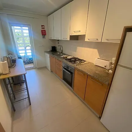 3 Bed 2 Bath Spacious Modern Aparment - Communal Pool And Gardens Conceição