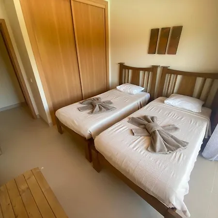 3 Bed 2 Bath Spacious Modern Aparment - Communal Pool And Gardens *