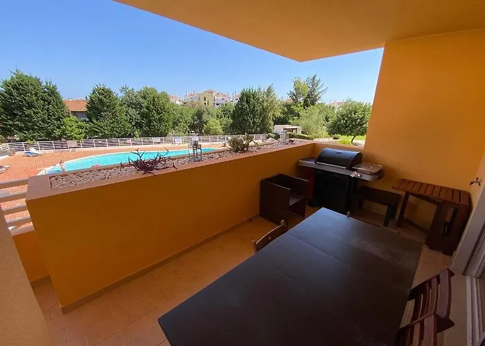 3 Bed 2 Bath Spacious Modern Aparment - Communal Pool And Gardens * Conceição