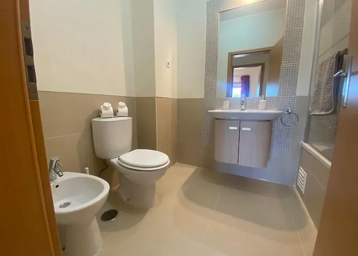 3 Bed 2 Bath Spacious Modern Aparment - Communal Pool And Gardens Conceição