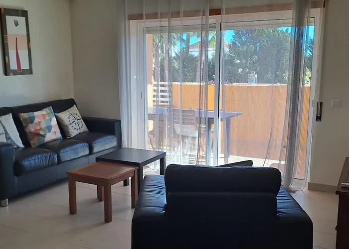 アパート 3 Bed 2 Bath Spacious Modern Aparment - Communal Pool And Gardens