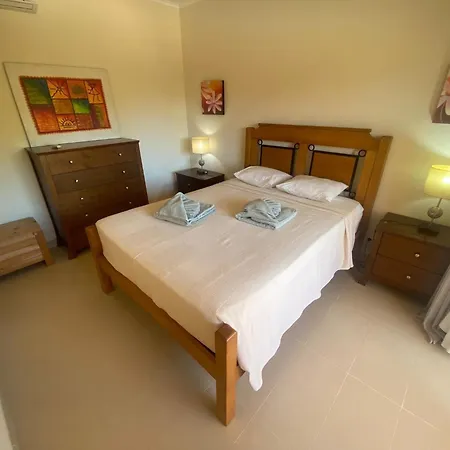 3 Bed 2 Bath Spacious Modern Aparment - Communal Pool And Gardens *