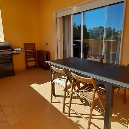 Appartamento 3 Bed 2 Bath Spacious Modern Aparment - Communal Pool And Gardens *
