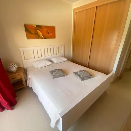 3 Bed 2 Bath Spacious Modern Aparment - Communal Pool And Gardens Appartamento Conceição